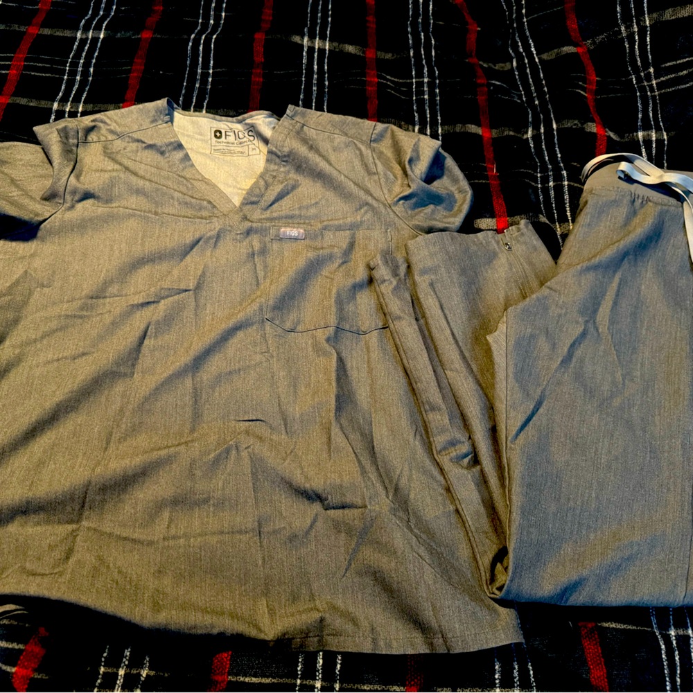 Charcoal grey figs set